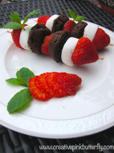 Strawyberry, Marshmallows and Brownies Skewers Recipe